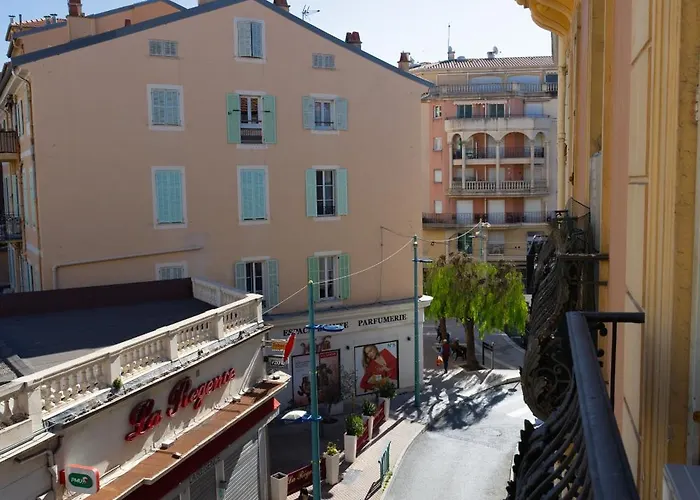 Le St Roch 2 * Menton