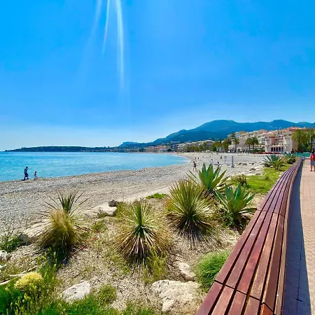 Le St Roch 2 * Menton