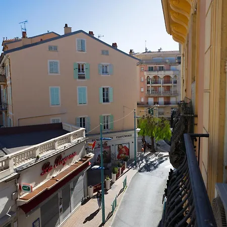 Le St Roch 2 * Ментона